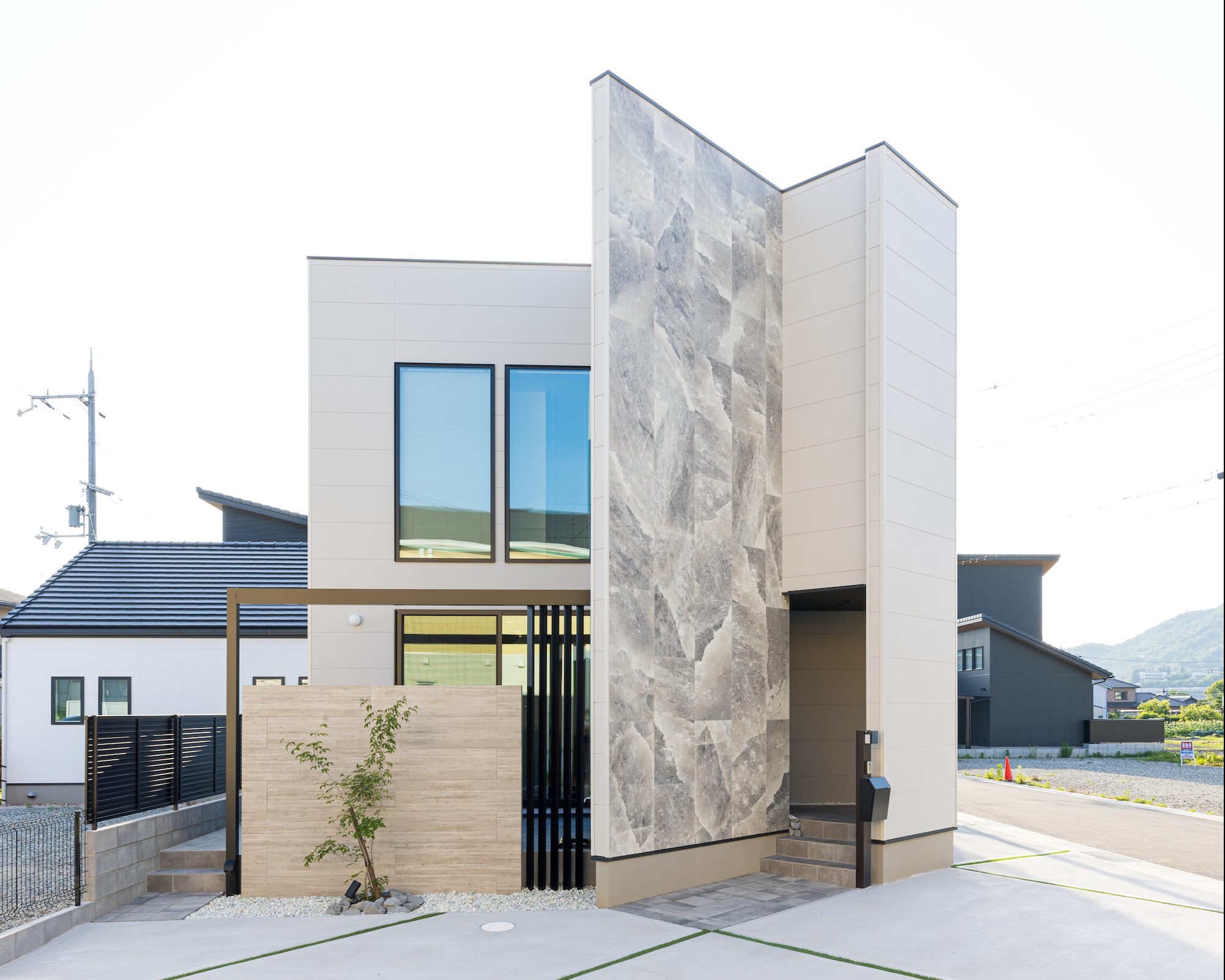 【モデルハウス販売会＠加東市】ウチとソトがフラットにつながる シンボリックなデザインのモダンな住まい