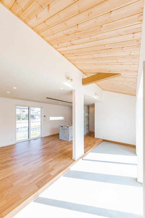家と中庭をつなぐ広い土間