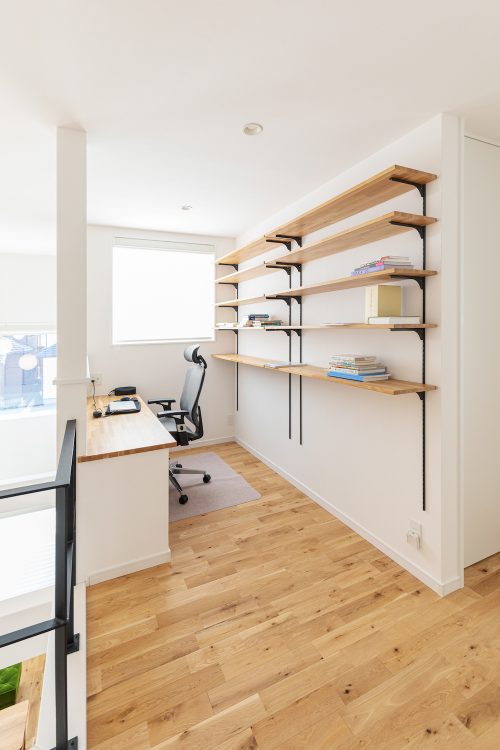 リモートワークにも対応できる書斎エリアに!