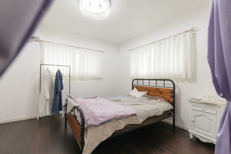 くつろげる空間を重視した寝室にしました