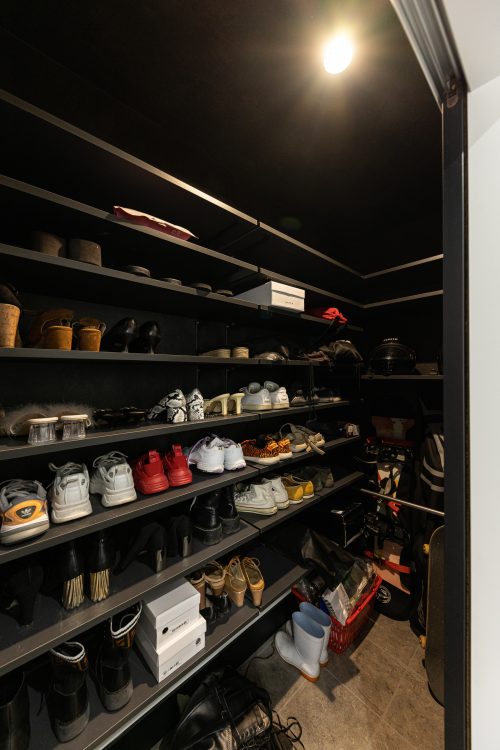 家族の靴が収納できる大型シューズクロークをご紹介