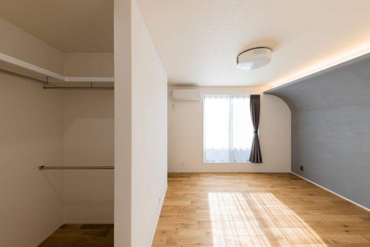 広々した主寝室をご紹介