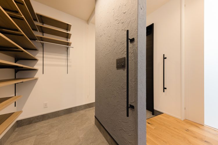 家族みんなの趣味の道具が入るシューズクロークをご紹介