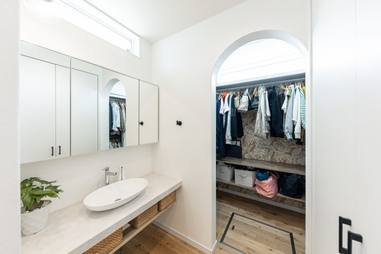 洗面所直結のウォークインクローゼットで家事の効率化を実現しました