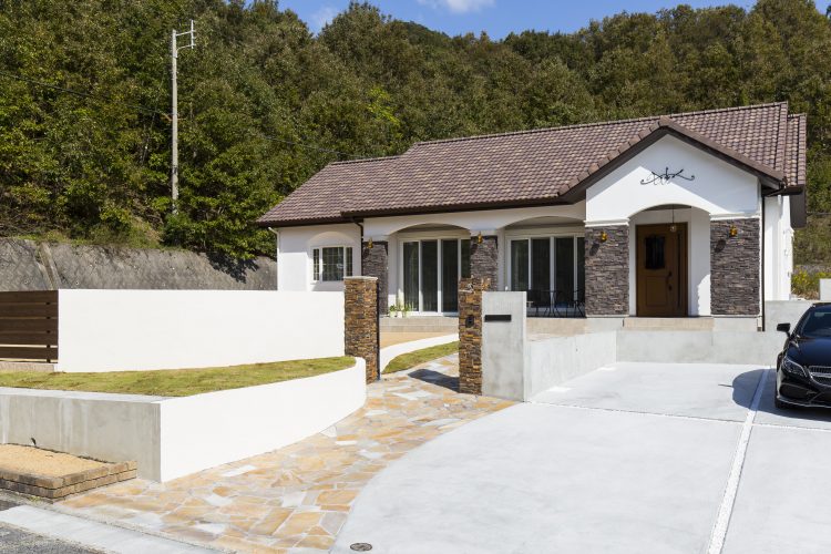 ガーデニングを楽しめる広い庭をご紹介