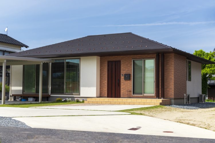 平屋で使われやすい屋根形状の種類とは?