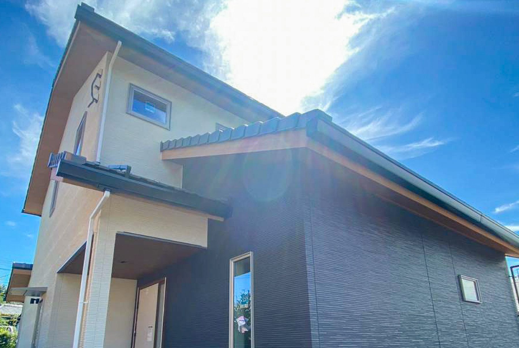 【完成お披露目会＠三木市】吹き抜けでつながる空間 瓦屋根が特徴的な住まい