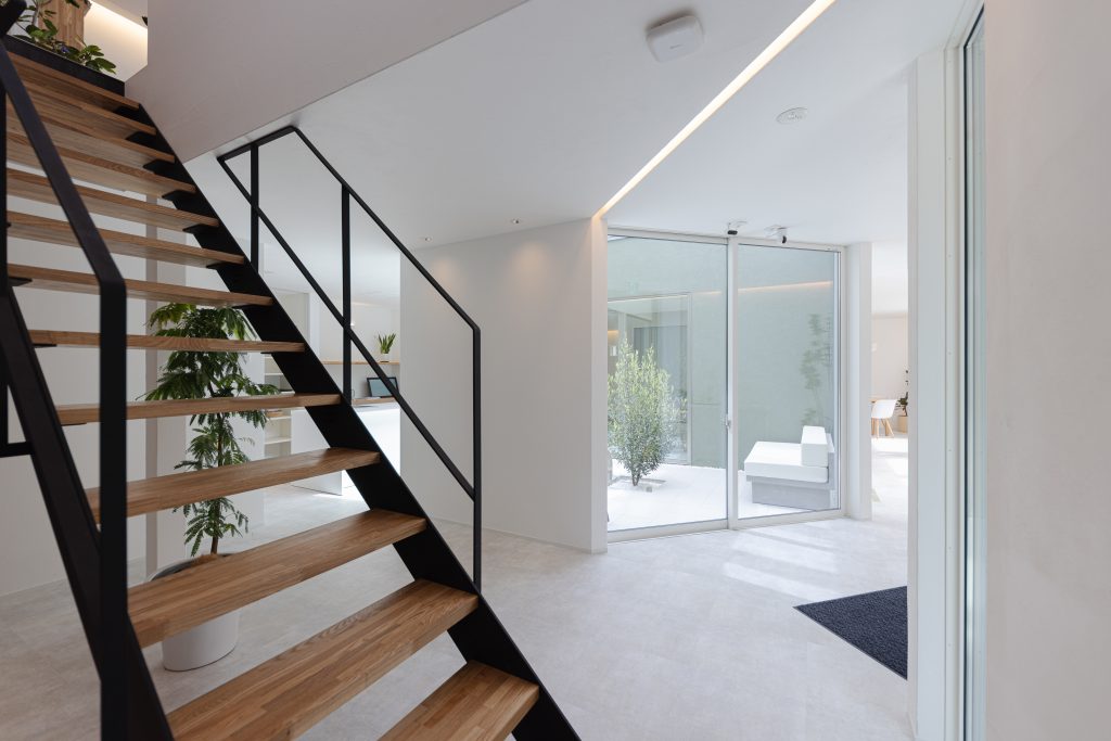 圧迫感のないスケルトン階段