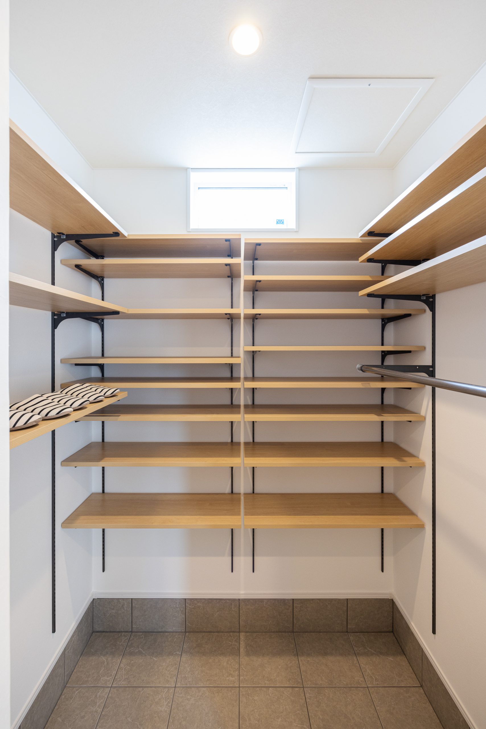 玄関横の大型収納