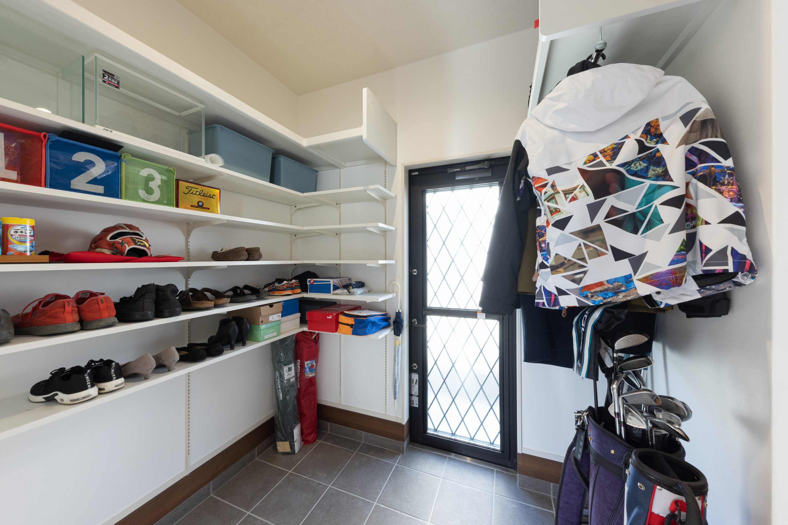 玄関横の大型収納
