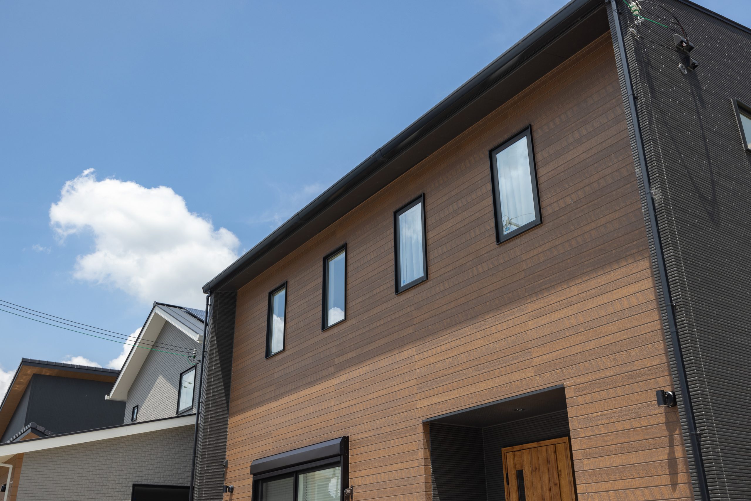 印象に残る長方形の外観