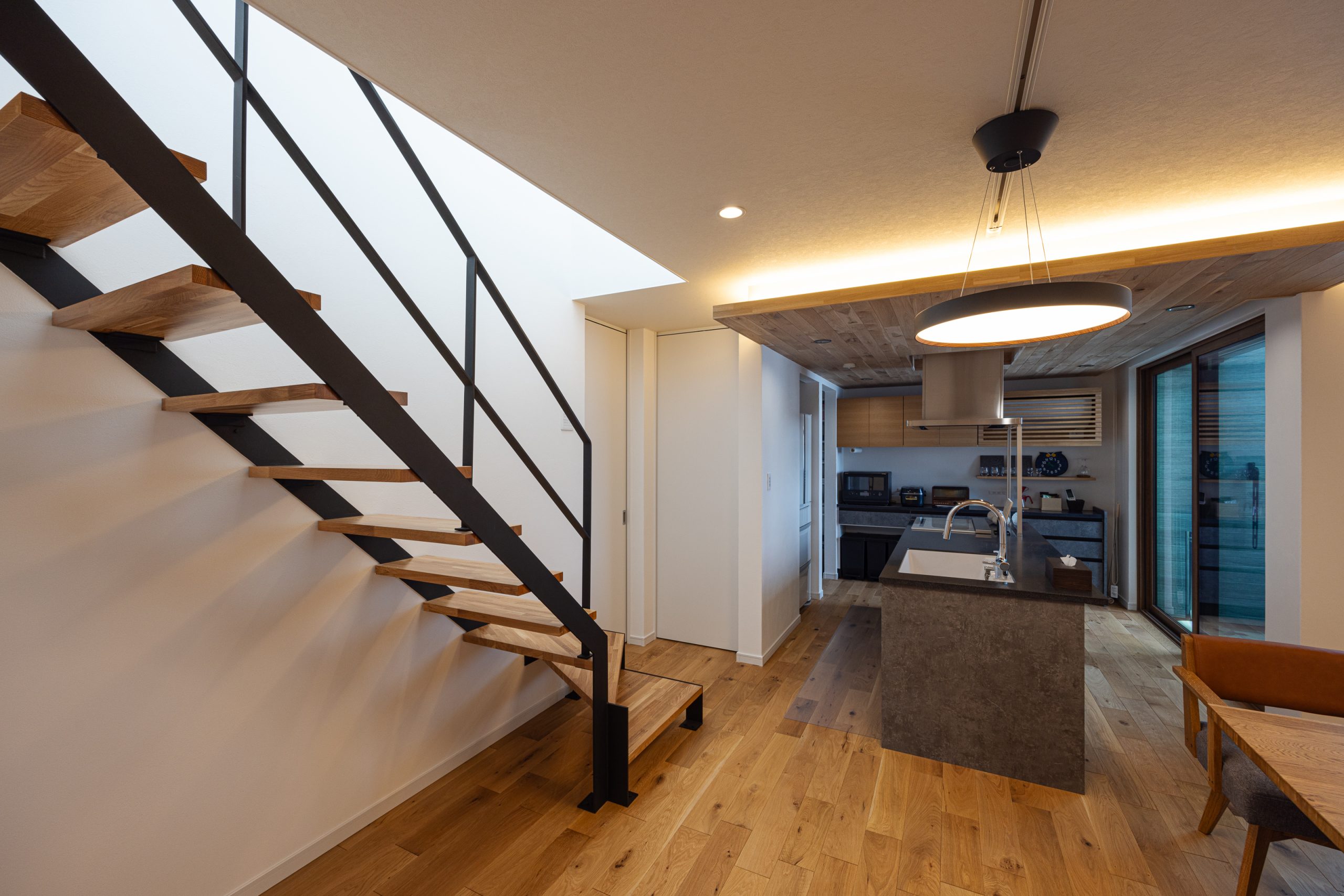 部屋の雰囲気を邪魔しない階段