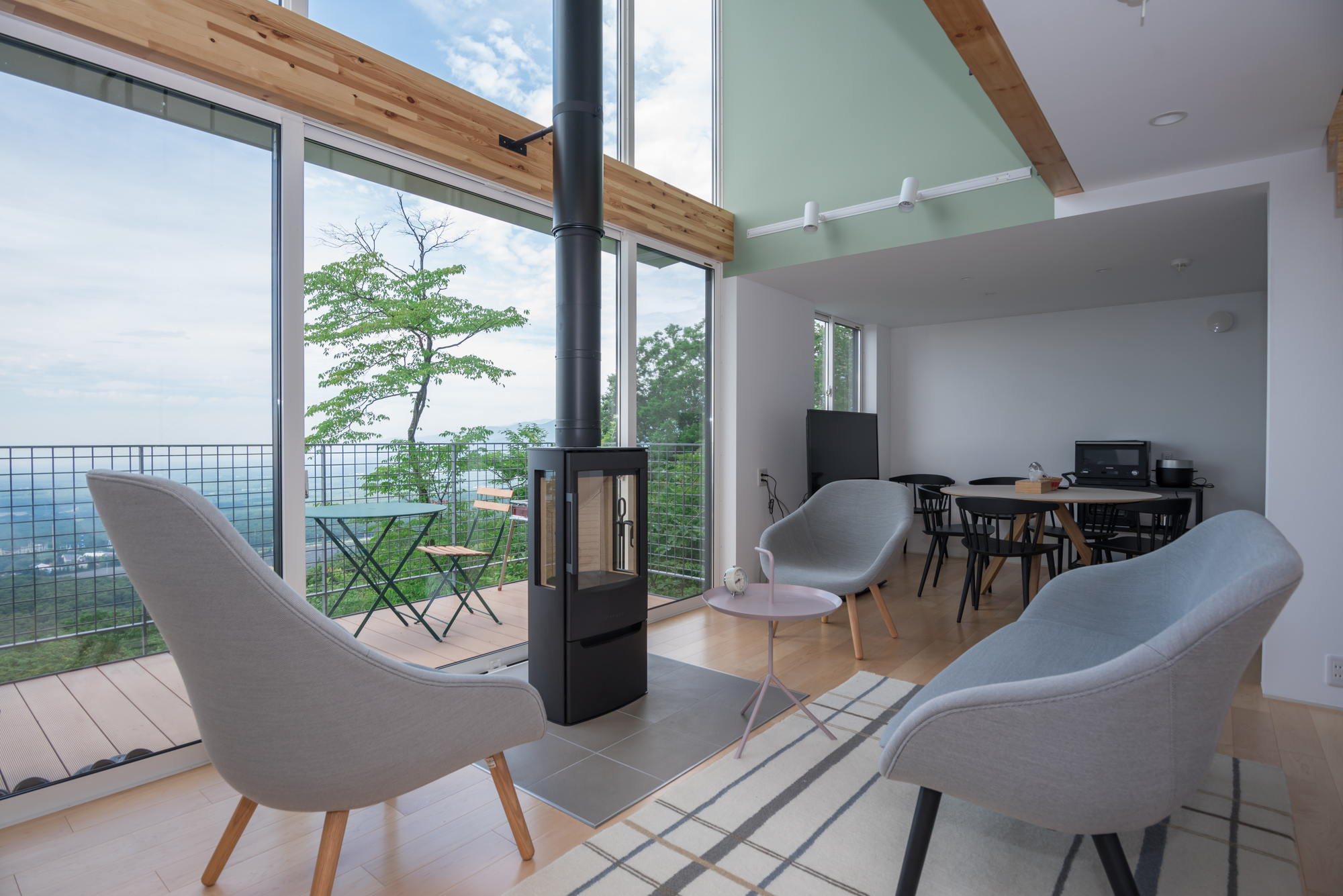 吹き抜けリビングと相性の良い間取り・設備をご紹介