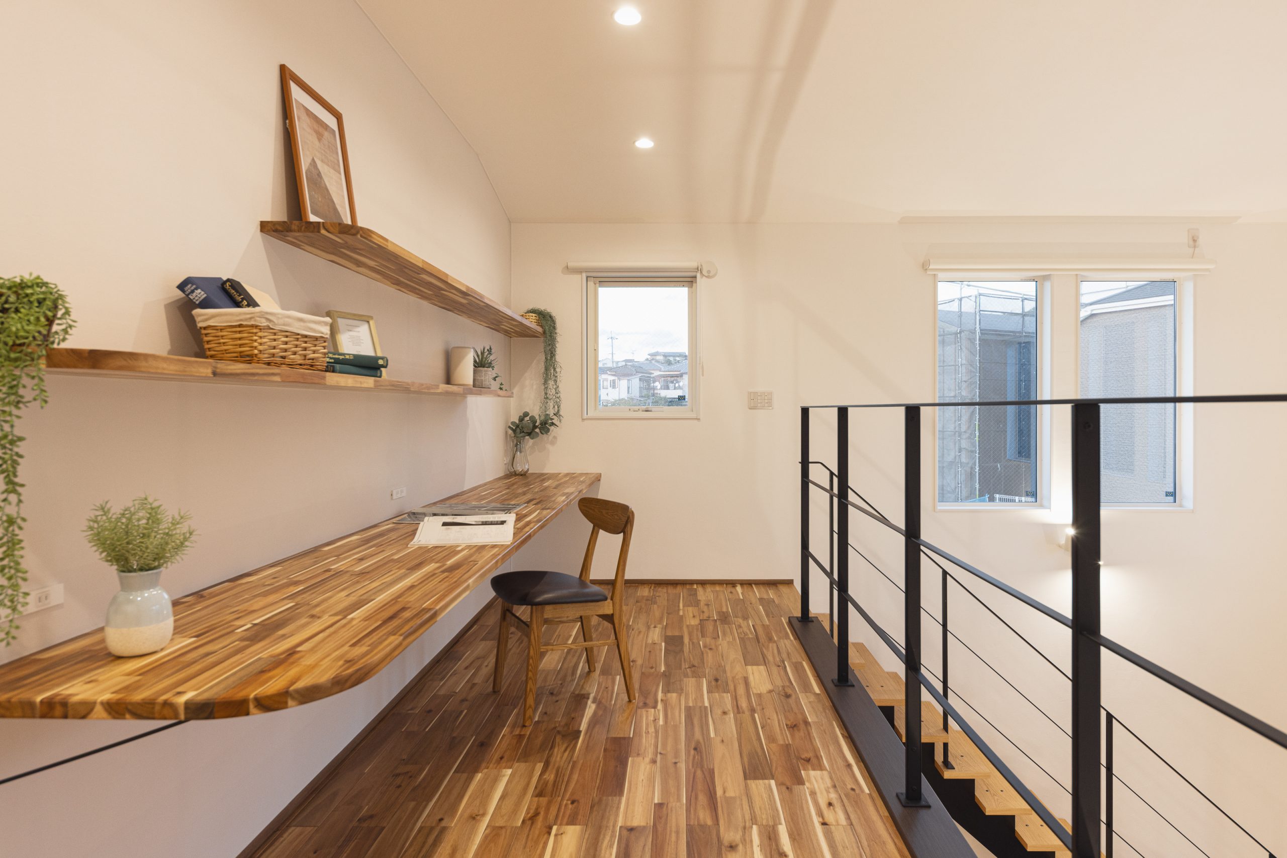 廊下を活用したワーキングスペース