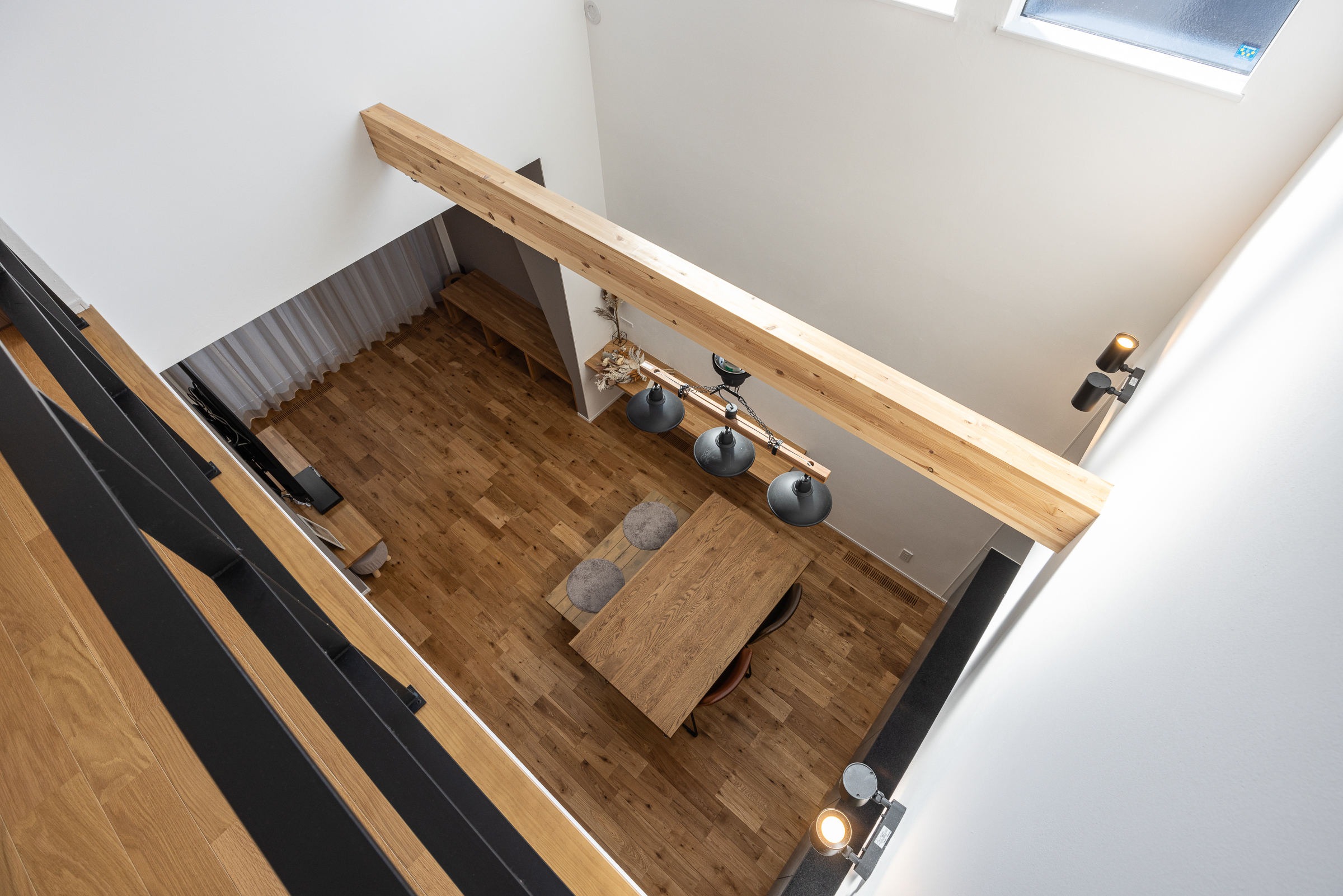 木のぬくもりが感じられる内装