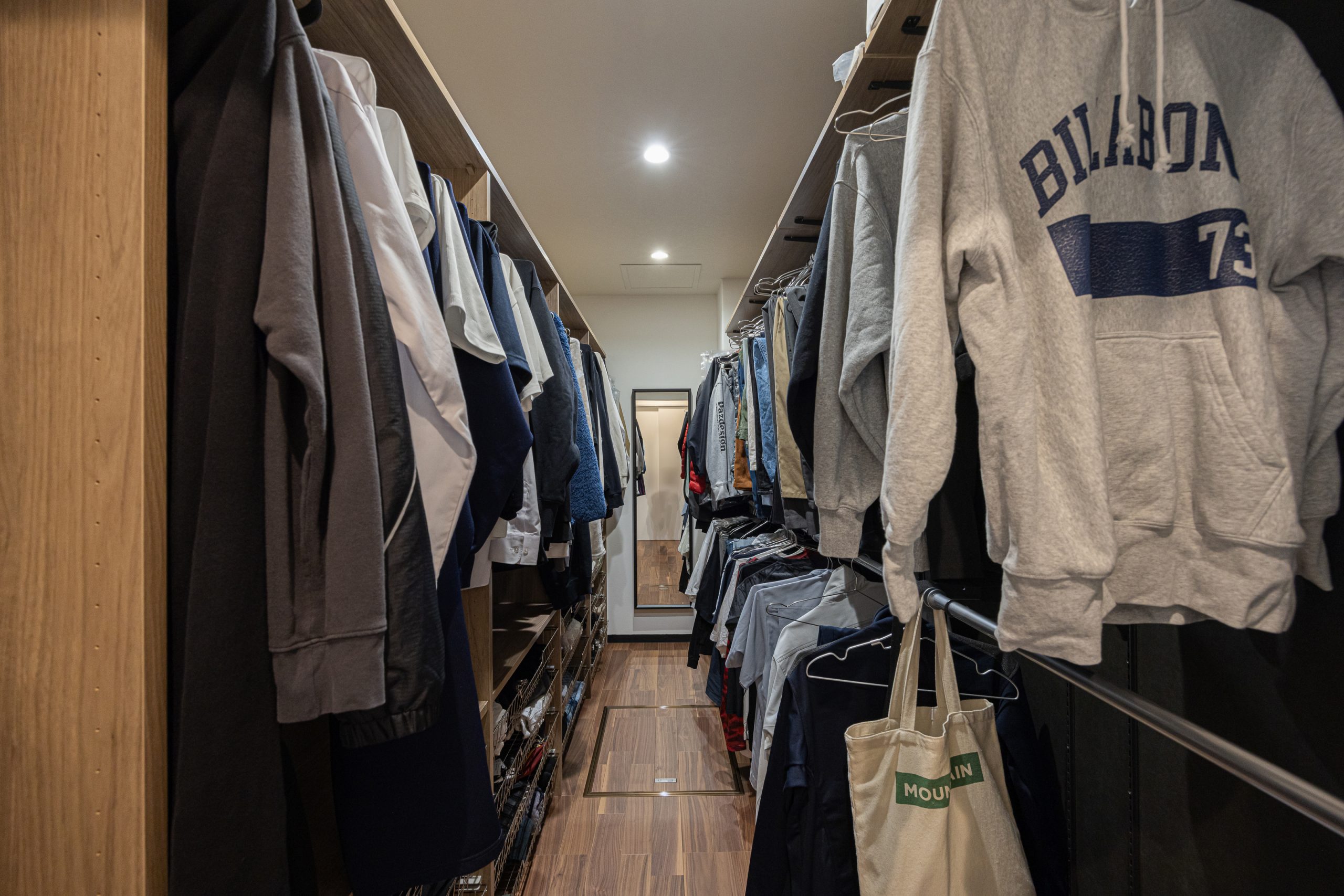 家族の衣類や荷物をまとめて収納できるファミリークローゼットをご紹介