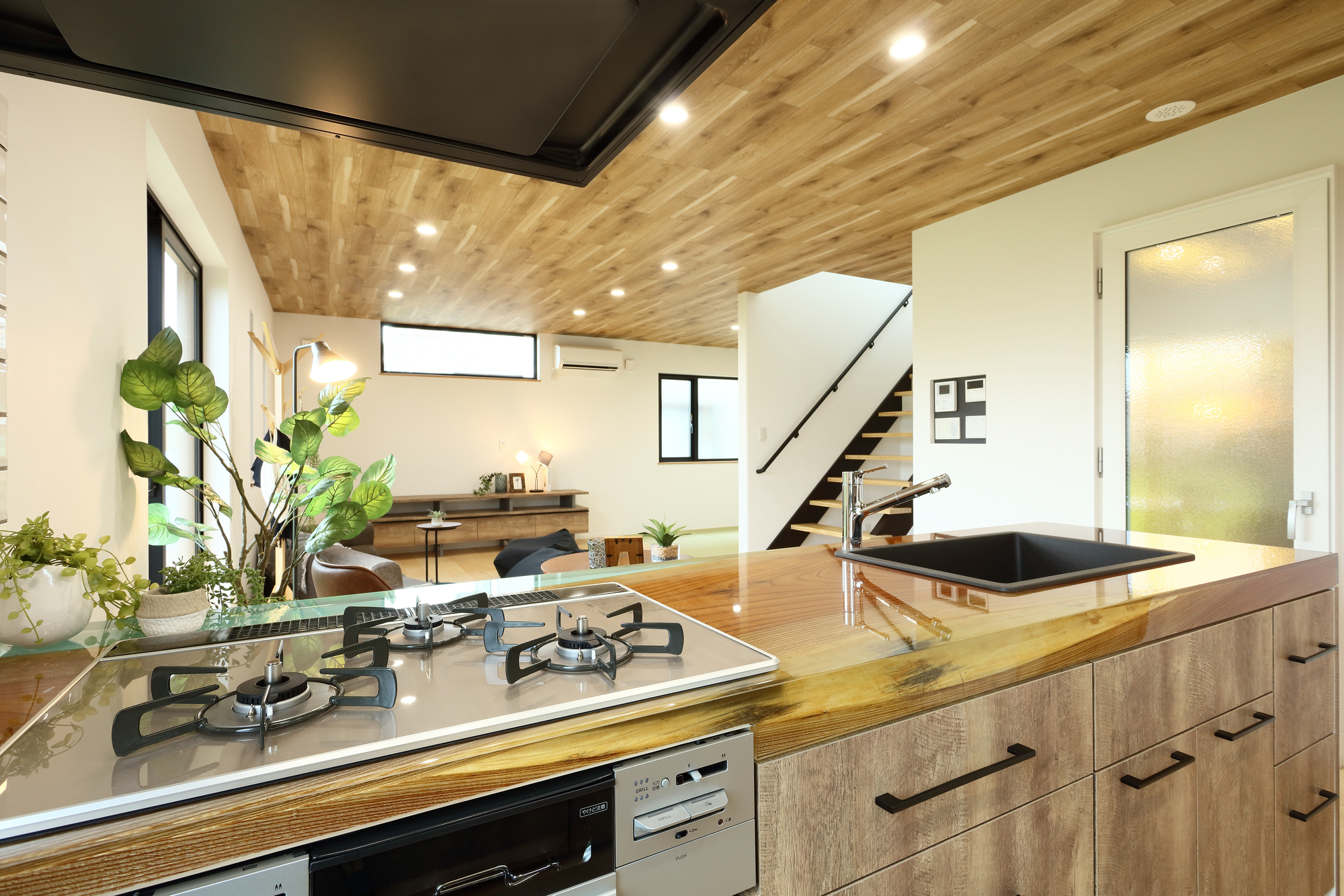 オーダーキッチンとは?キッチンの種類や費用相場を施工事例とともに紹介