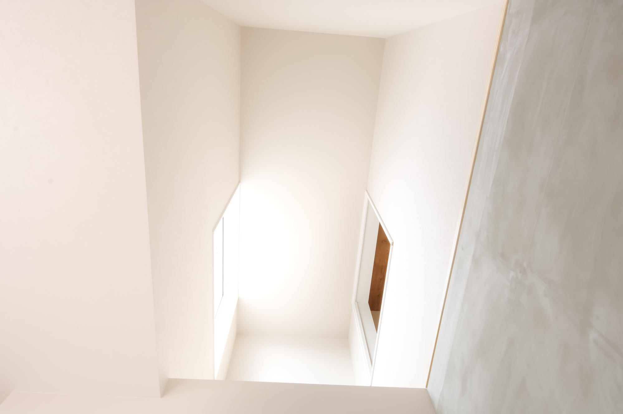 玄関に吹き抜けを設置するメリット・デメリットとは?玄関がおしゃれになるポイントとともに紹介