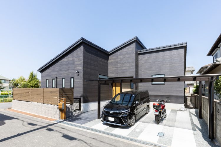 第14位:コの字型でのこぎり屋根の平屋