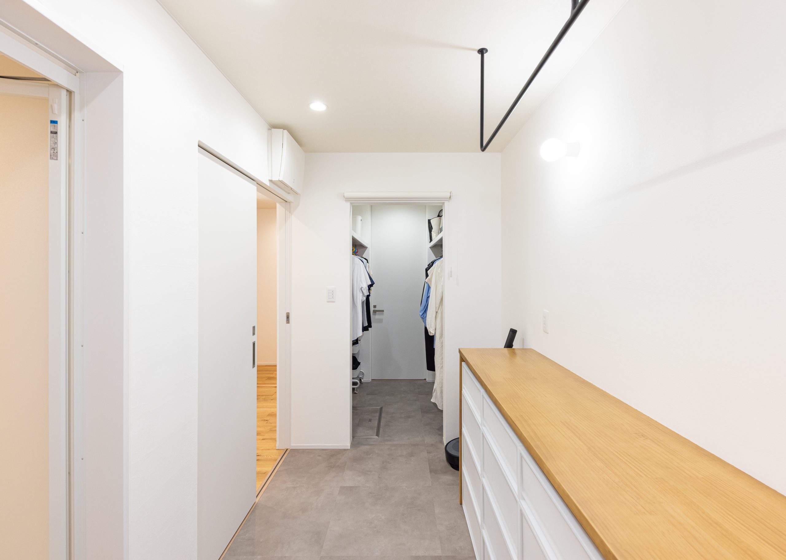 洗濯から収納まで一直線、ストレスフリーなランドリースペース