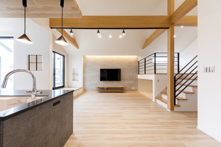 居心地のよいヌックとスキップフロアで家族が繋がる平屋住宅